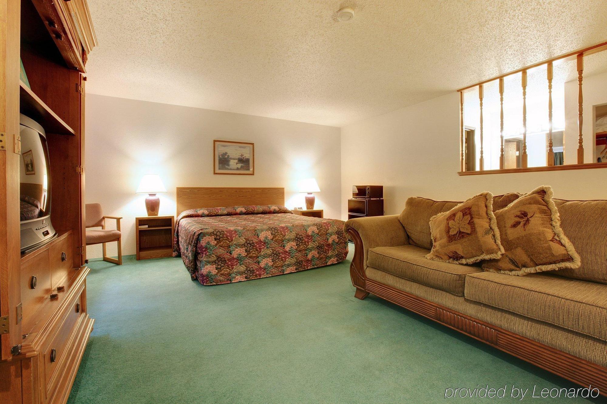 Americas Best Value Inn & Suites Cassville Roaring River Room photo