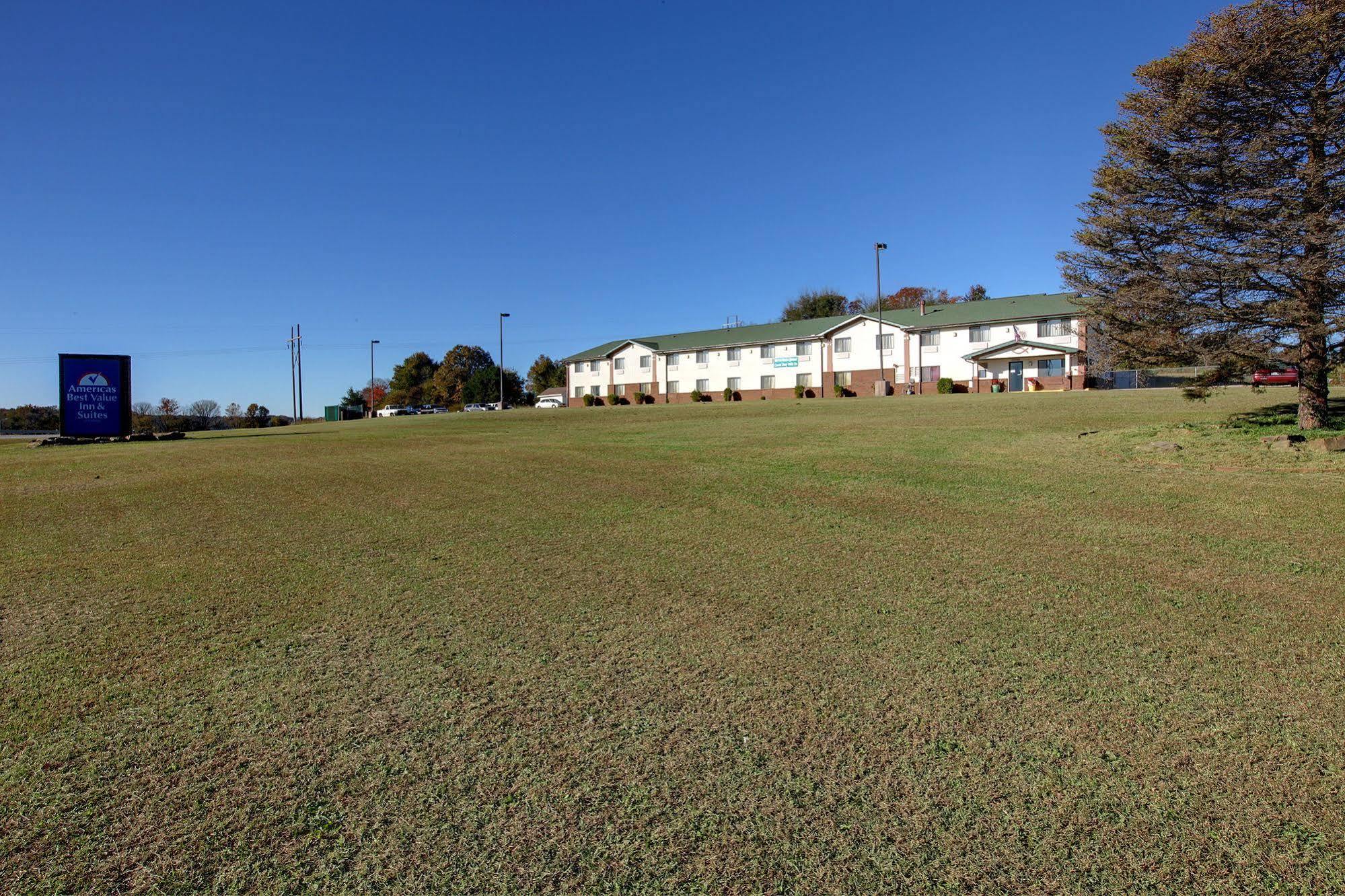 Americas Best Value Inn & Suites Cassville Roaring River Exterior photo